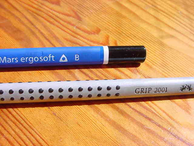 ファーバーカステル　GRIP2001、ステッドラー　Mars　エルゴソフト　鉛筆