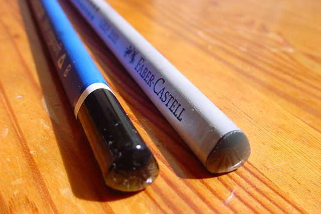 ファーバーカステル　GRIP2001、ステッドラー　Mars　エルゴソフト　鉛筆