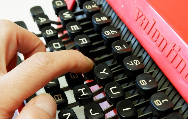 オリベッティ　バレンタイン　タイプライター　オリジナルメモを作る