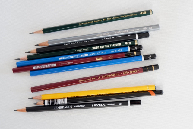 自分好みの硬度を選ぶ　鉛筆