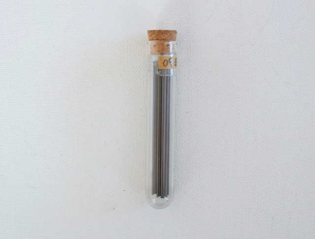 小さな試験管 シャープペン芯ケース